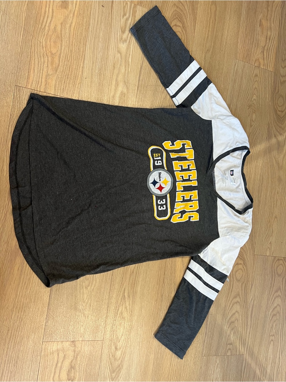 NFL Steelers Long Sleeve Raglan Tee in Charcoal, White & Yellow